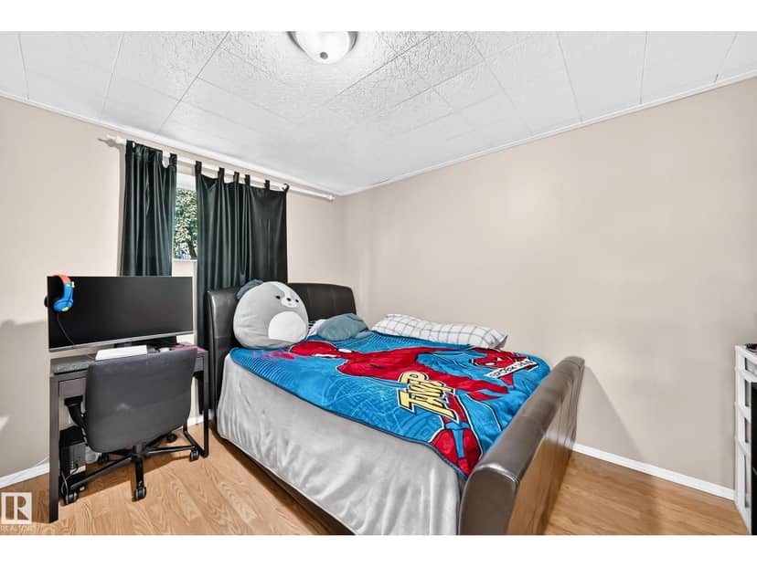 251 Dunvegan Rd NW — photo 31 of 40