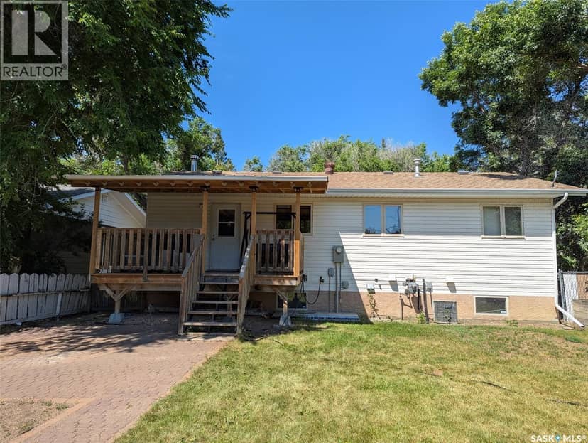 208 Herbert STREET — photo 10 of 40