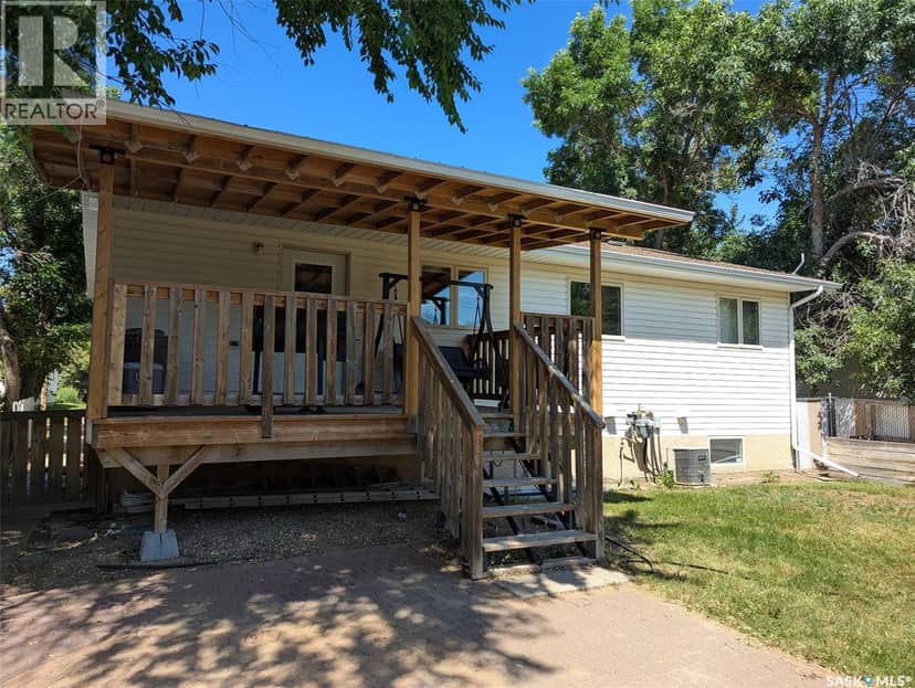 208 Herbert STREET — photo 11 of 40