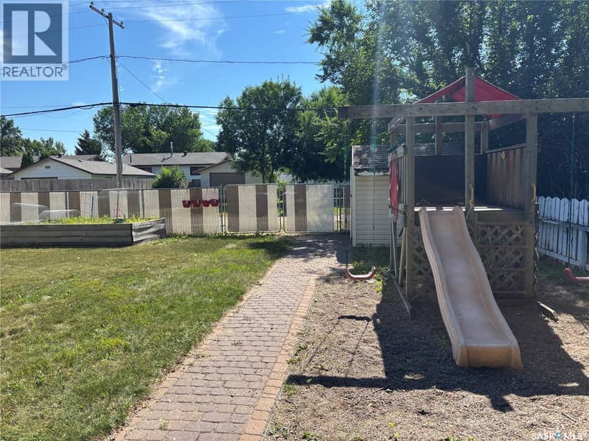 208 Herbert STREET — photo 12 of 40