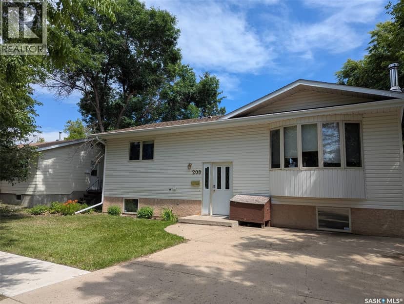 208 Herbert STREET, Maple Creek, photo 2