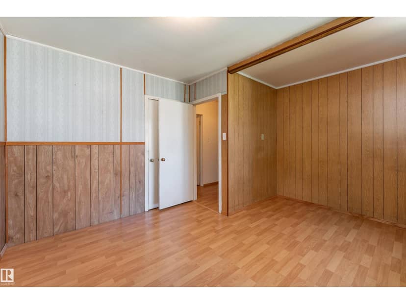 8502 76 AV NW — photo 15 of 40