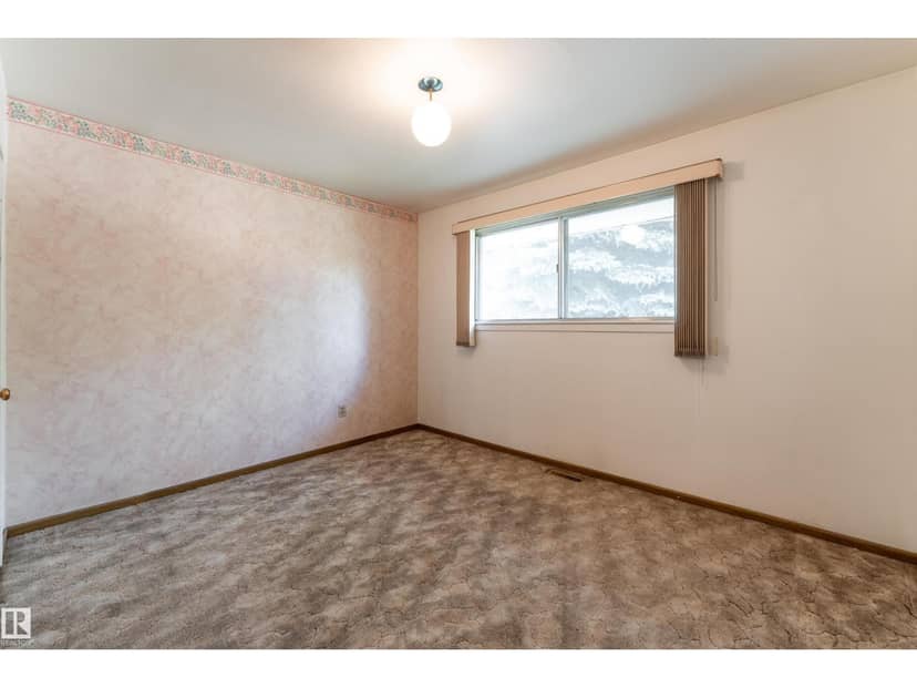 8502 76 AV NW — photo 17 of 40