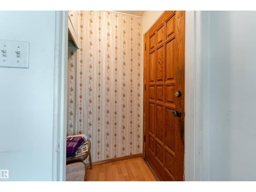 8502 76 AV NW — photo 36 of 40