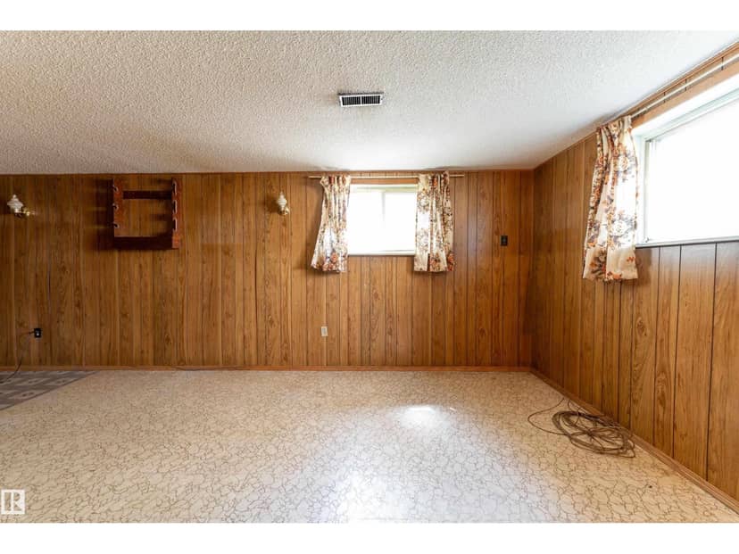 8502 76 AV NW — photo 21 of 40