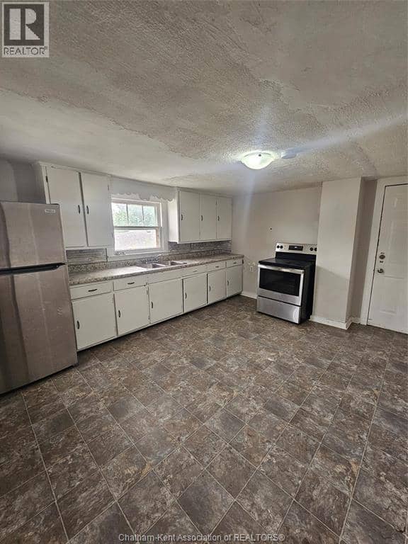 82 Taylor AVENUE — photo 4 of 15