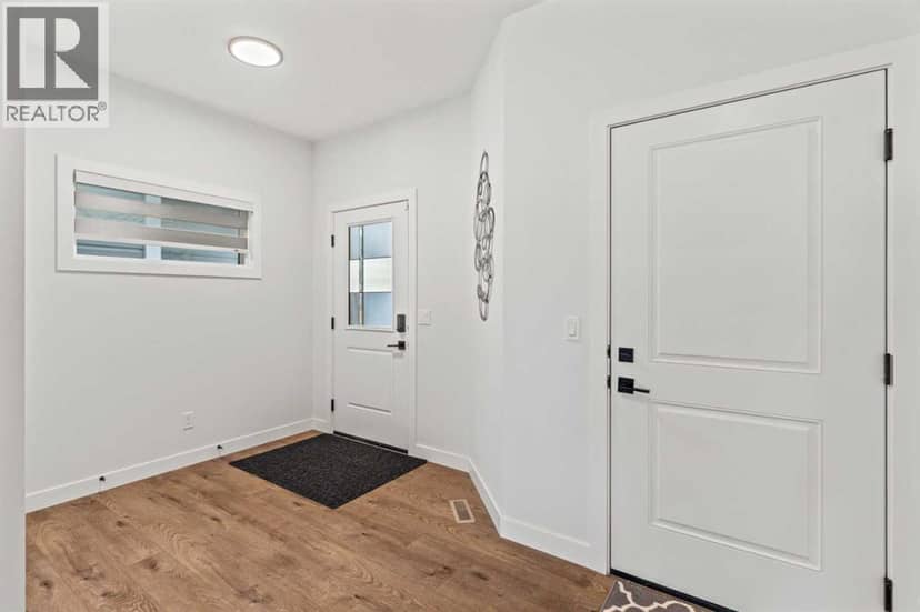116 Ambleside Crescent NW, Calgary, photo 4