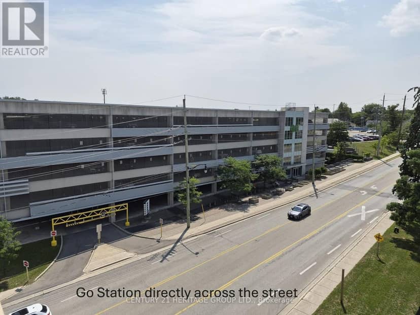 513 - 160 Wellington Street — photo 20 of 20