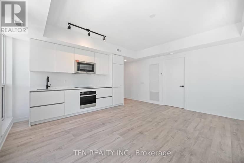 4505 - 327 King Street W — photo 3 of 26