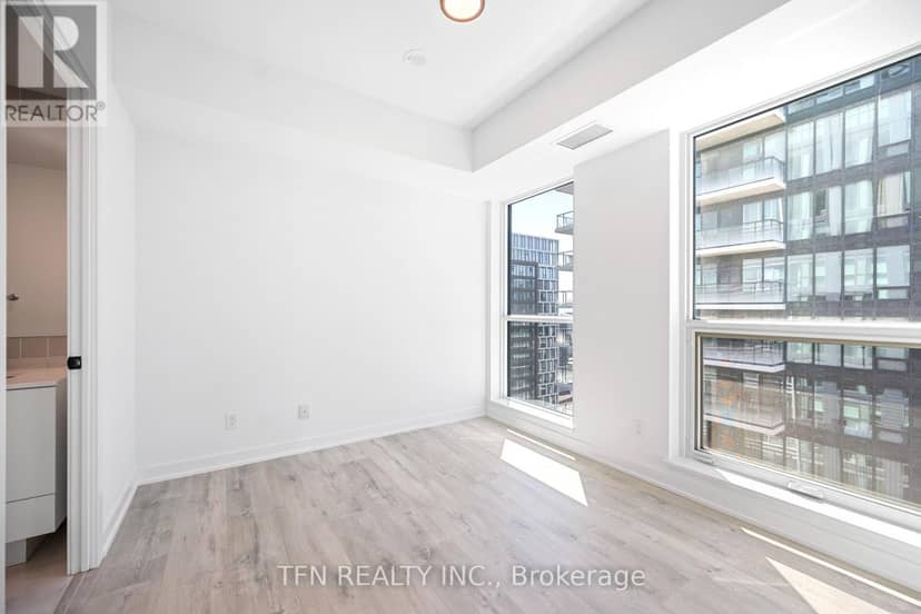 4505 - 327 King Street W — photo 6 of 26