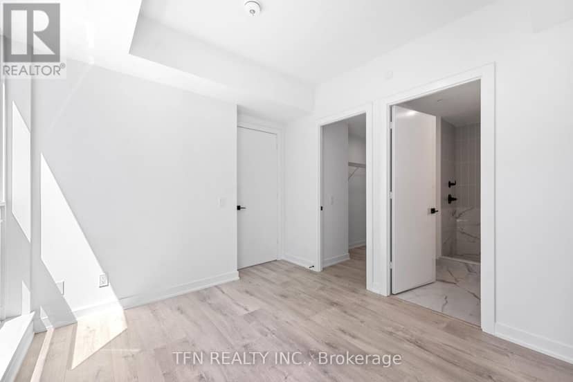 4505 - 327 King Street W — photo 7 of 26