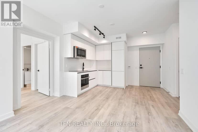 4704 - 327 King Street W — photo 4 of 25