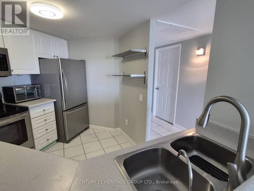 513 - 160 Wellington Street — photo 15 of 20