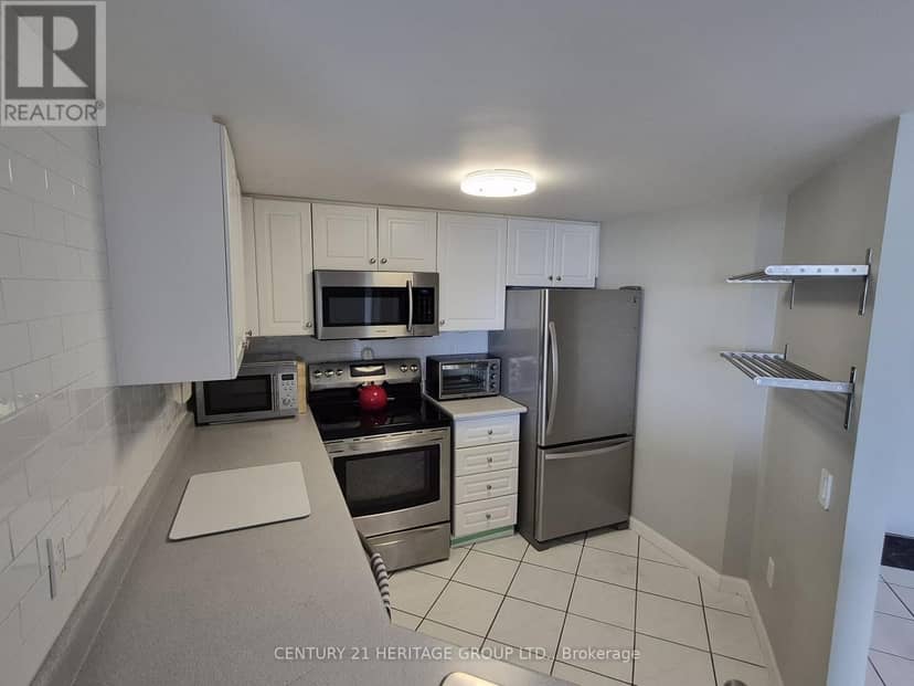 513 - 160 Wellington Street — photo 14 of 20