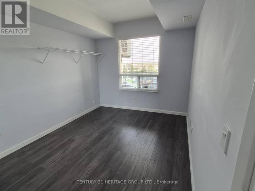 513 - 160 Wellington Street — photo 12 of 20