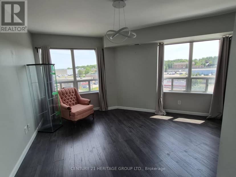 513 - 160 Wellington Street — photo 10 of 20