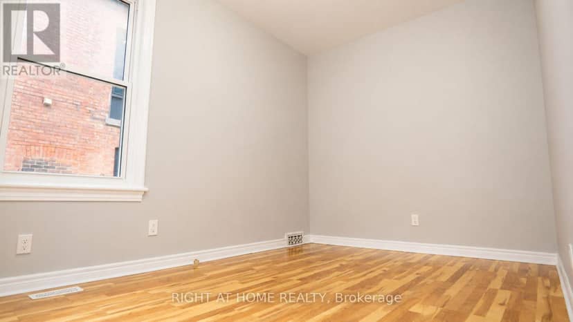 317 Queen Street S — photo 10 of 14