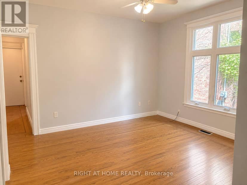 317 Queen Street S — photo 9 of 14