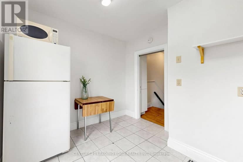 1132 Dufferin Street — photo 10 of 32
