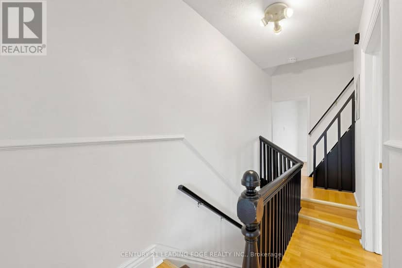 1132 Dufferin Street — photo 13 of 32
