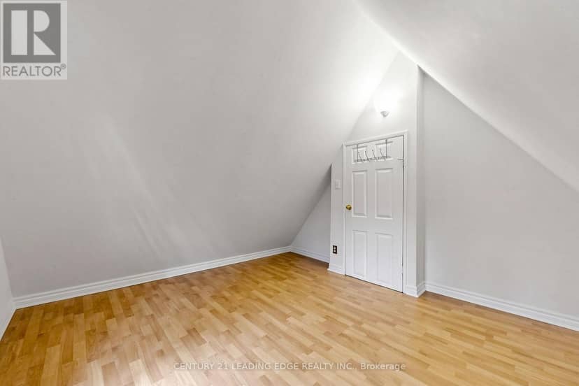 1132 Dufferin Street — photo 15 of 32