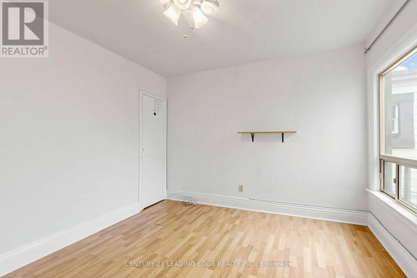 1132 Dufferin Street — photo 8 of 32