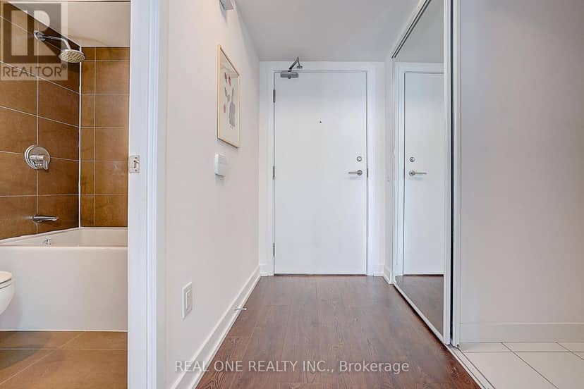 1501 - 121 McMahon Drive — photo 7 of 32