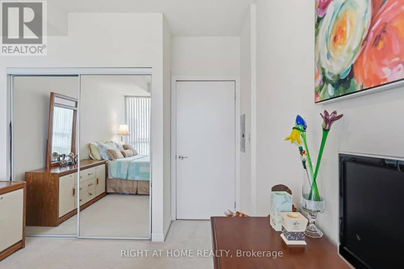 1007 - 1359 Rathburn Road E — photo 20 of 39
