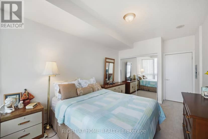 1007 - 1359 Rathburn Road E — photo 18 of 39