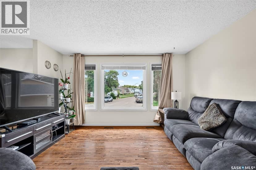 1355 Manitou CRESCENT — photo 6 of 40