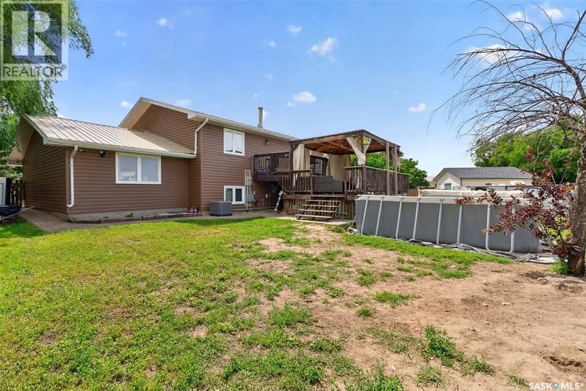 1355 Manitou CRESCENT — photo 3 of 40