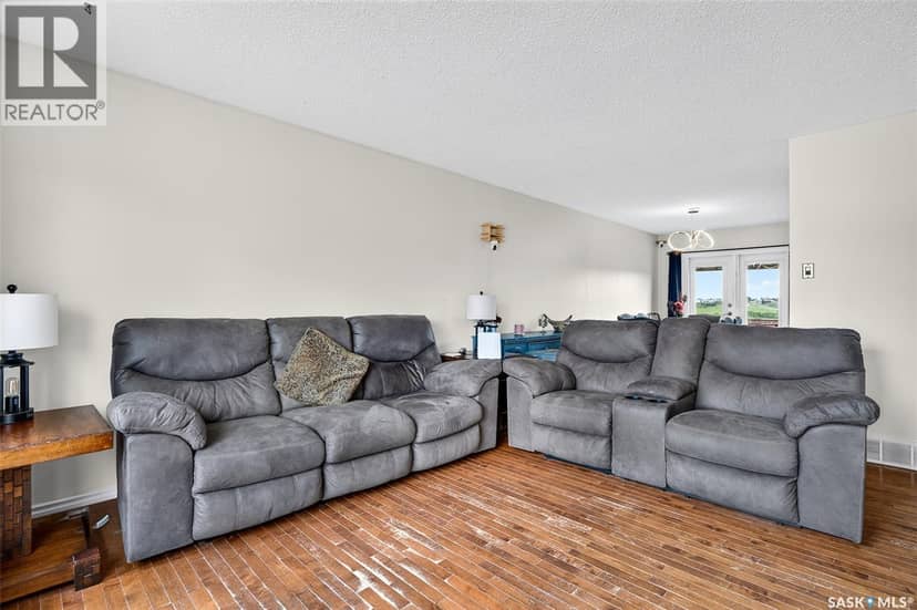 1355 Manitou CRESCENT — photo 7 of 40