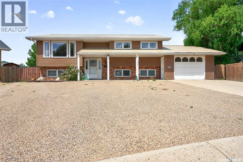 1355 Manitou CRESCENT — photo 1 of 40