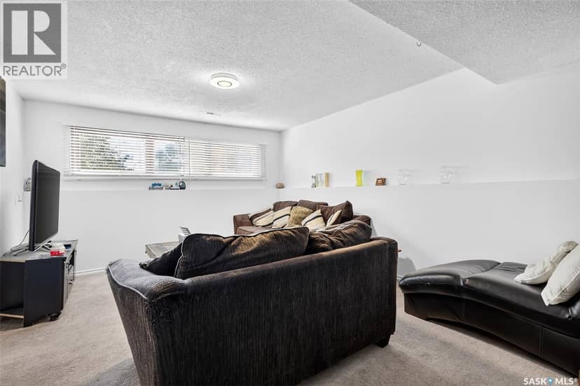 1355 Manitou CRESCENT — photo 35 of 40