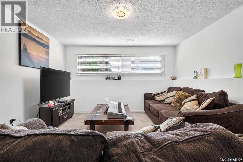 1355 Manitou CRESCENT — photo 36 of 40