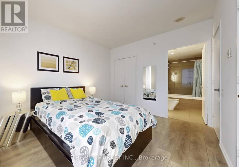 511 - 45 Charles Street E — photo 23 of 40