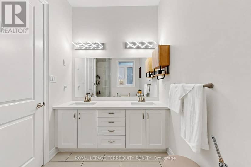 12 - 1815 Fairport Road — photo 17 of 40