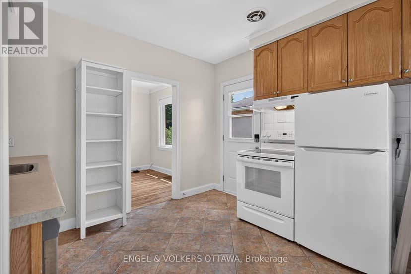 2445 Alta Vista Drive — photo 10 of 32