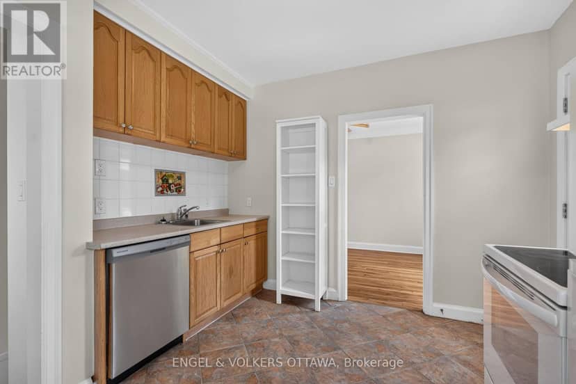 2445 Alta Vista Drive — photo 9 of 32
