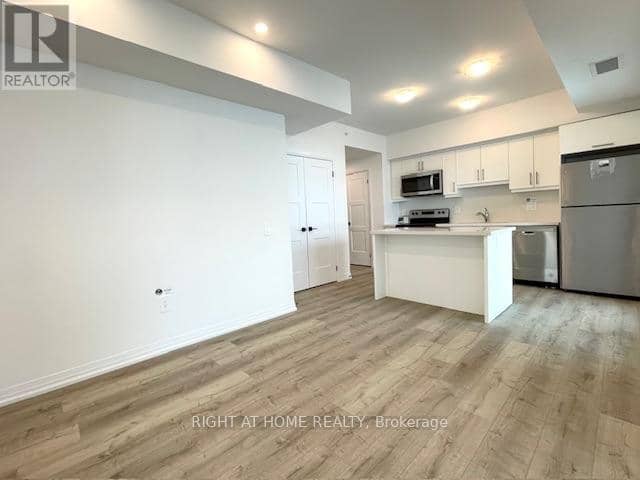 102 - 15 Kneeshaw Drive — photo 11 of 40