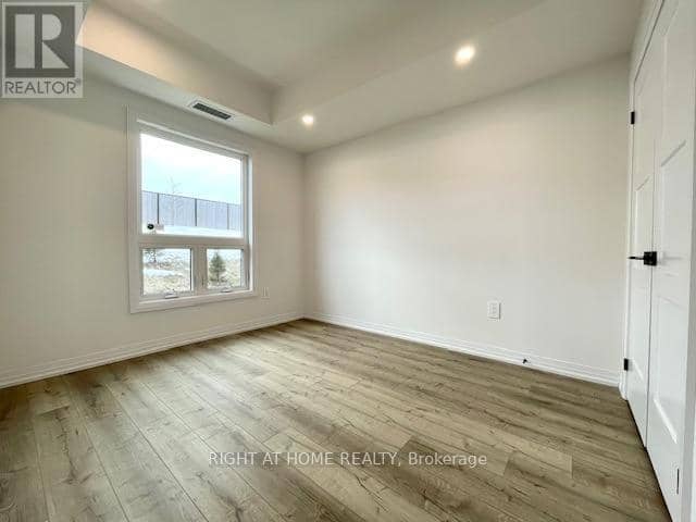 102 - 15 Kneeshaw Drive — photo 12 of 40