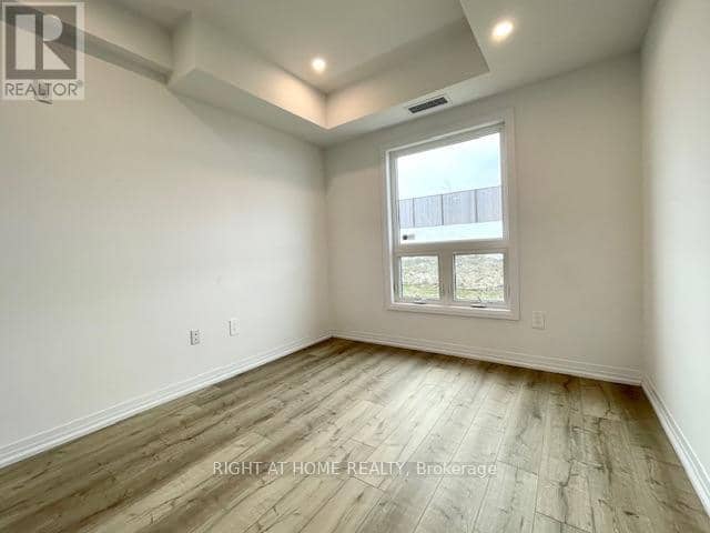102 - 15 Kneeshaw Drive — photo 13 of 40