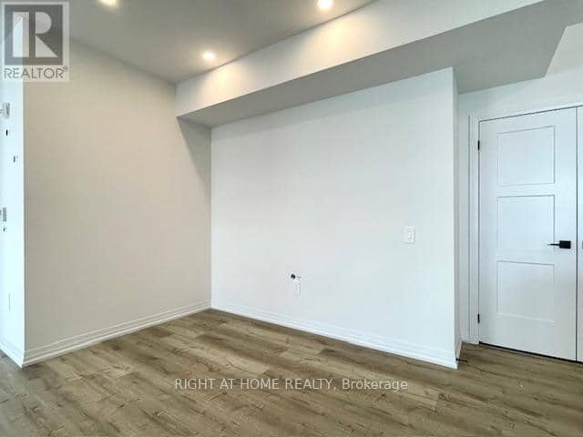 102 - 15 Kneeshaw Drive — photo 18 of 40
