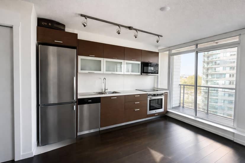 610 10777 UNIVERSITY DRIVE, Surrey