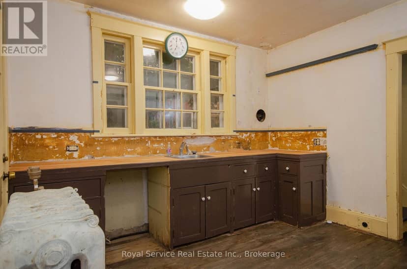 52 King Street — photo 13 of 36