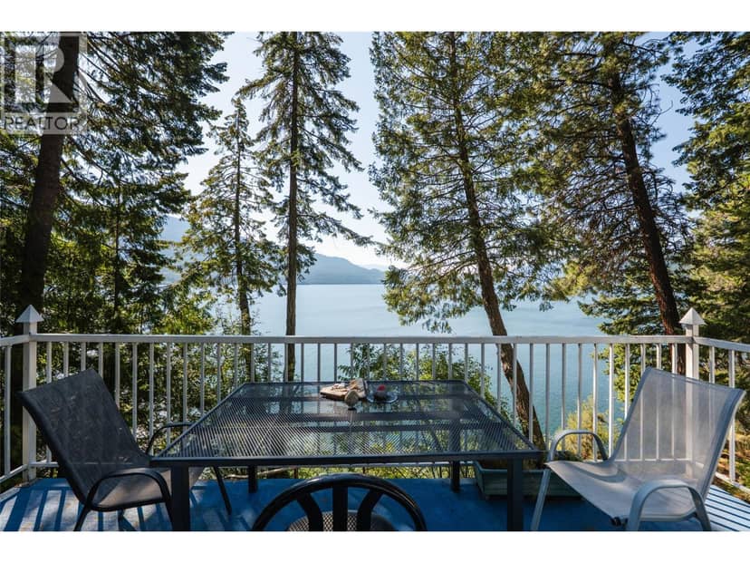 4218 Woodbury Village Road, Ainsworth