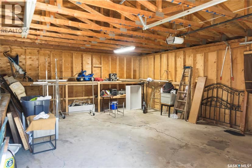 1614 McKercher DRIVE — photo 36 of 40