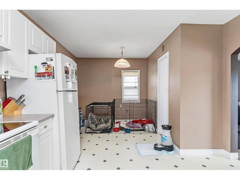 5024 55 AV — photo 12 of 40