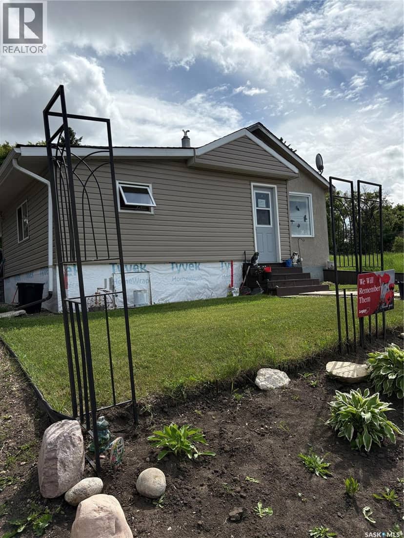 561 18th STREET E, Prince Albert, photo 2