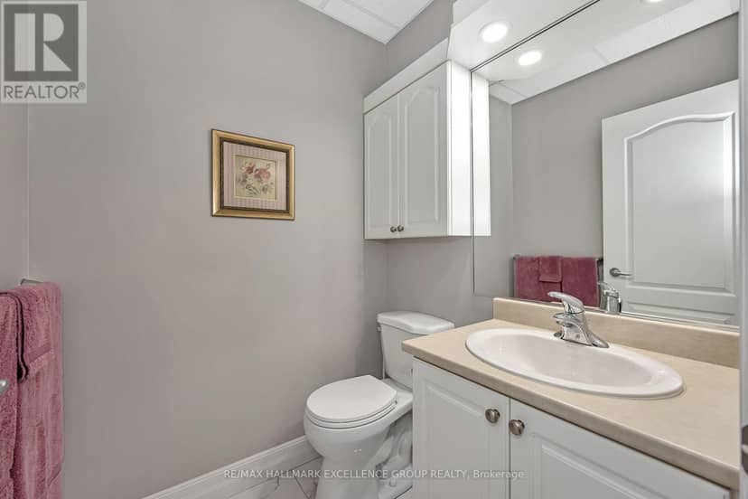 406 - 2921 Laurier Street — photo 29 of 37